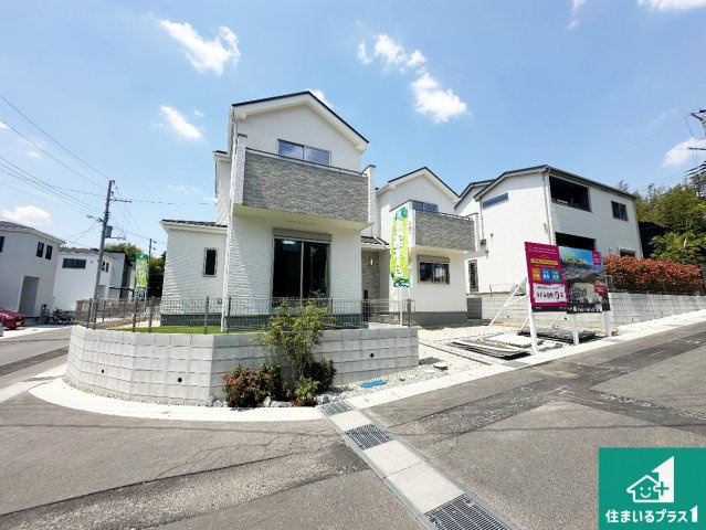 ●生駒市萩の台　新築一戸建ての外観|お客様に長く安心して住んでいだだける事にこだわった家づくり！住んでからのアフターサービスにもしっかりと取り組んでいます！