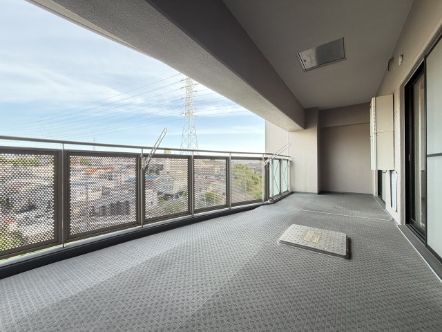シンフォニアみなみが丘イーストD棟のバルコニー