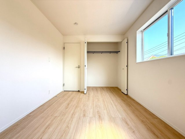 新築戸建　沼津市高尾台第6　全４棟　４号棟の洋室|全ての居室に収納がついております。
