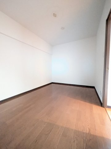 ＮＩＣＥアーバン平間の洋室