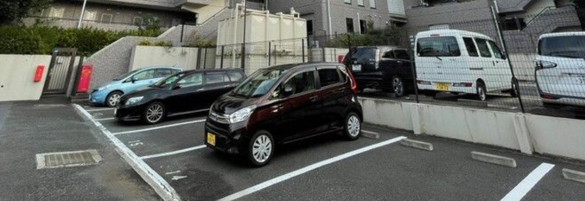 ホーム幕張本郷の駐車場