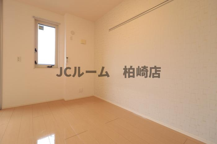 柏崎市田中のアパートの居間・リビング