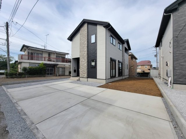 【LIGARE】真岡市熊倉町 第14期 全2棟の外観|〇2号棟【4LDK+SIC+フリースペース+WIC+カースペース3台】
敷地64坪の開放感×パントリー、WIC、フリースペース♪適材適所に設けた収納は自然に片付く魔法の動線。
※2026年6月撮影