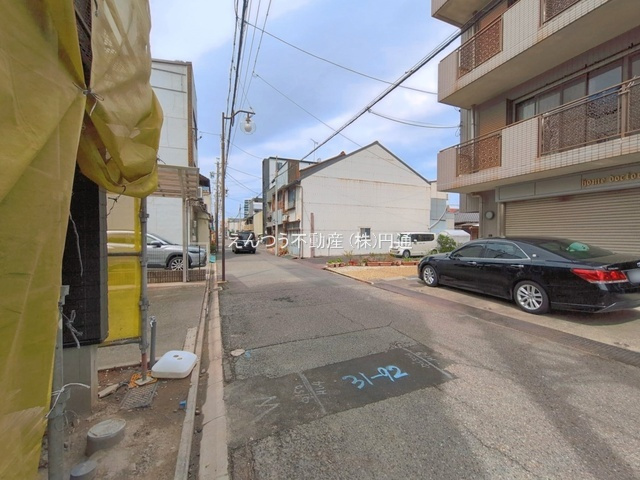 メルディア福住町の前面道路含む現地写真