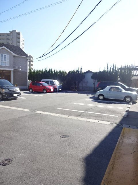 メゾン・グリシーヌの駐車場
