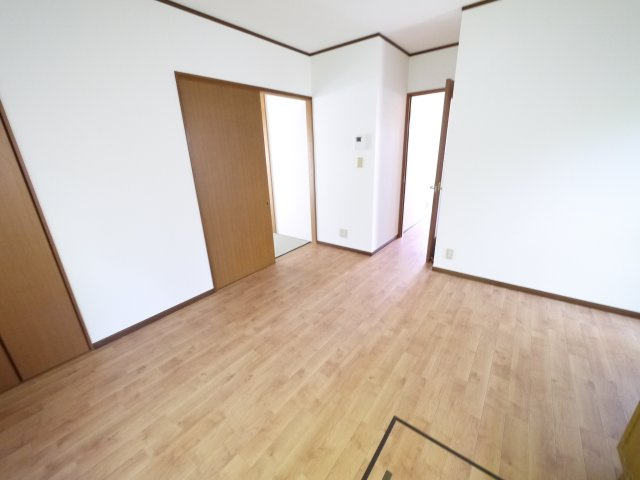 長生郡白子町古所　平屋中古戸建の居間・リビング|内装リフォーム済み令和8年5月 都市ガス 平成11年築3DK平屋 白子海岸まで車約3分 インターそば