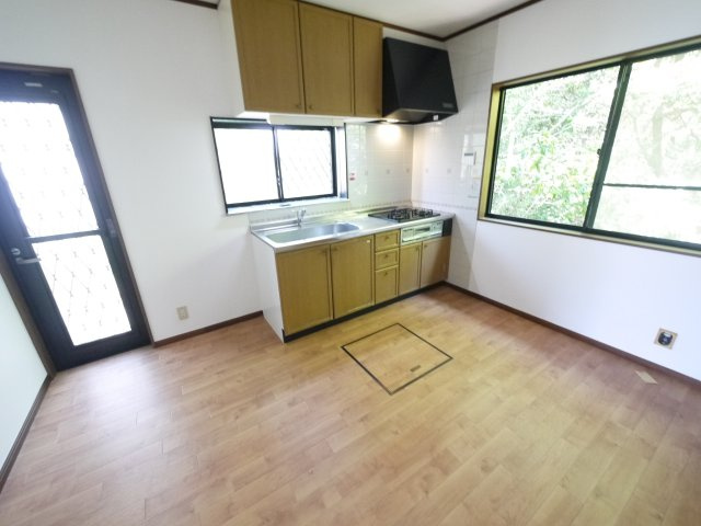 長生郡白子町古所　平屋中古戸建の居間・リビング|内装リフォーム済み令和8年5月 都市ガス 平成11年築3DK平屋 白子海岸まで車約3分 インターそば