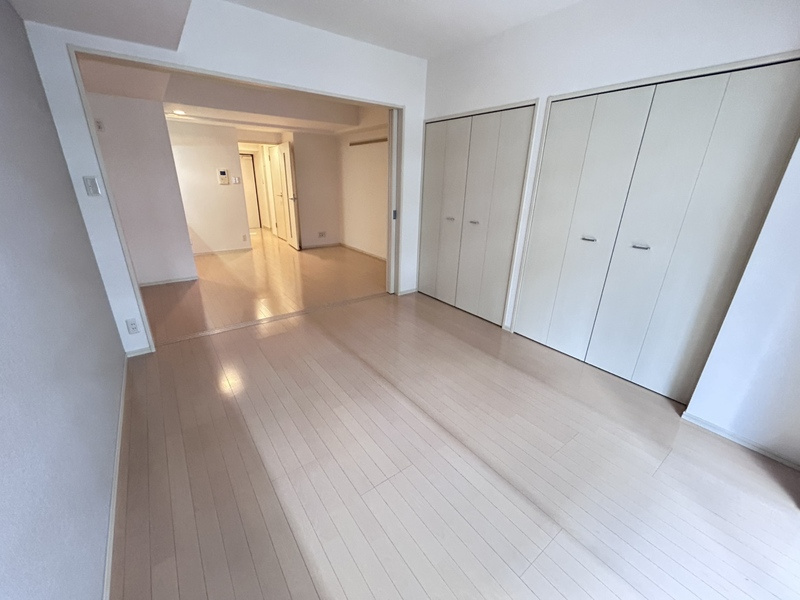 横浜市港北区新横浜１丁目の賃貸マンションの寝室|南東向きで日当たり良好♪