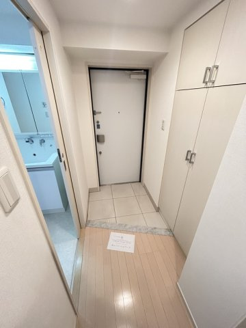 横浜市港北区新横浜１丁目の賃貸マンションの玄関|シューズボックスで玄関すっきり♪