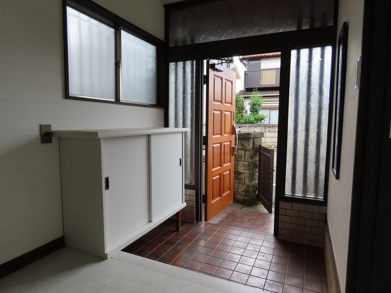 田部貸家の玄関