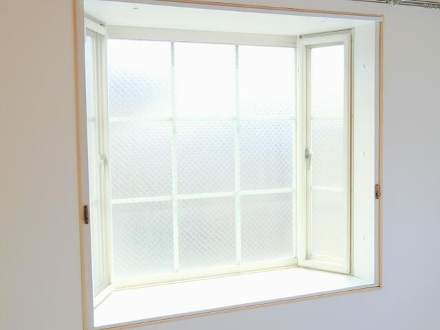 ４．５帖、出窓が印象的です
