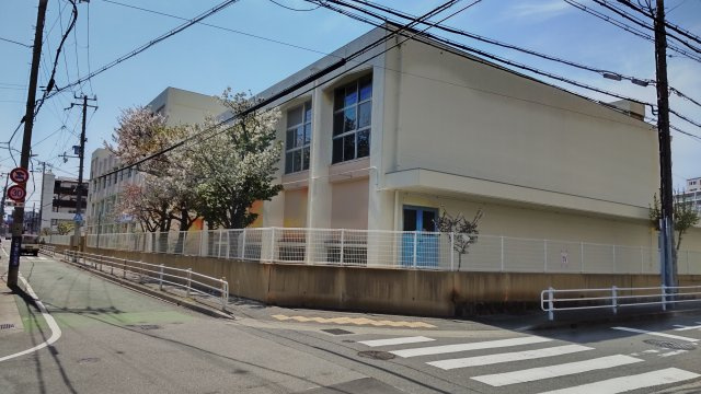 ヴィヴ・ラ・サンクの周辺