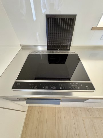 柳川市間 第2 1号棟のキッチン|IHクッキングヒーター搭載。掃除しやすくお手入れが簡単
