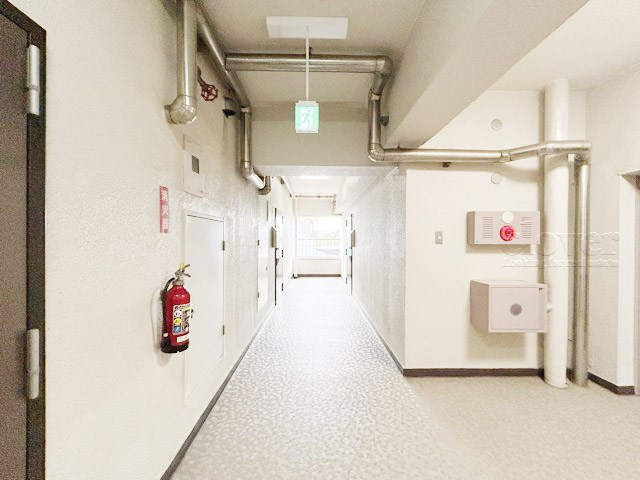 【防犯設備】 | チサンマンション板橋 | 建物や敷地の隅々に目を光らせる防犯カメラが設置されています。現地を見学される際には、カメラの存在やその台数にも意識を払ってみてください。～即日のご見学可能～　お問合せはお気軽にどうぞ。

