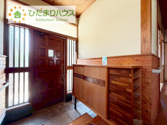 【玄関】 | つくば市自由ケ丘　中古戸建 | 毎日「行ってきます」「ただいま」をいう玄関は明るく光が差し込みます♪