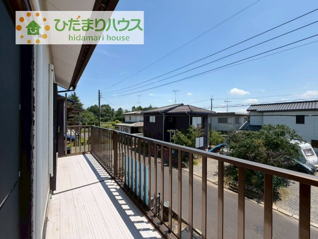 【バルコニー】 | つくば市自由ケ丘　中古戸建 | 広々としたバルコニー。お洗濯物もぜーんぶ干せちゃいます！！