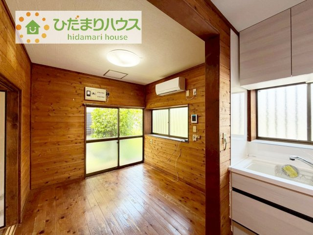 【キッチン】 | つくば市自由ケ丘　中古戸建 | 大きな窓からは、暖かな日の光が降り注ぎます・・・