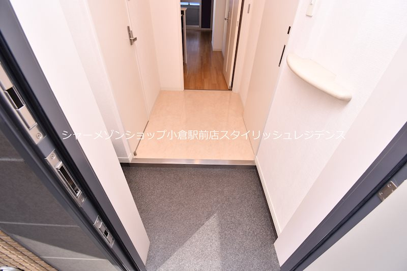 ニューサンリバー１５番館の玄関