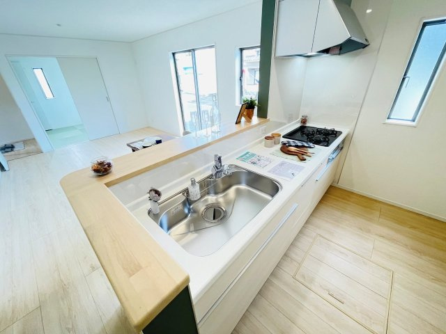 豊田市高上第2　新築分譲住宅　全2棟　2号棟のキッチン|浄水器一体型水栓です。
