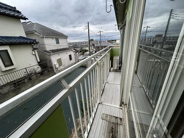 横浜市瀬谷区三ツ境のアパートのバルコニー