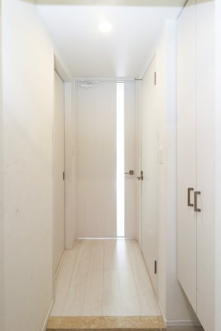 アルファシオ　ディフォンド　4階の玄関|別号室のものになります。現状優先です。