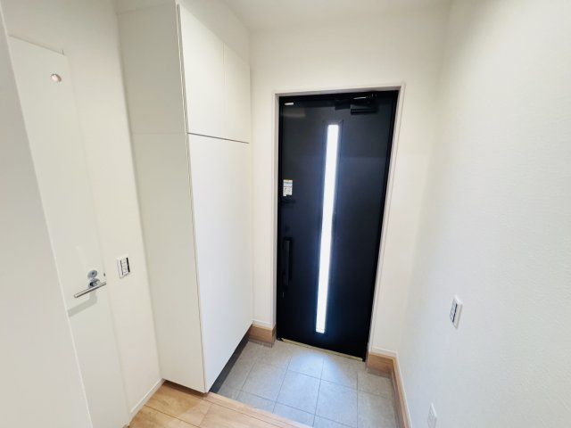 流山市加４丁目新築戸建【流山北小学校:7分】の玄関|玄関ホール・シューズボックス