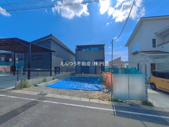 リーブルガーデン塩草が丘第2の前面道路含む現地写真