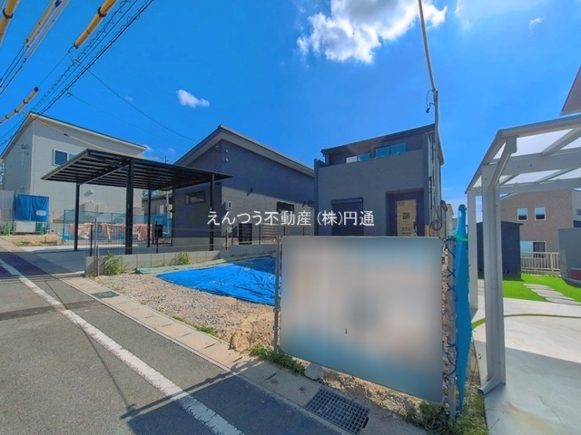 リーブルガーデン塩草が丘第2の前面道路含む現地写真