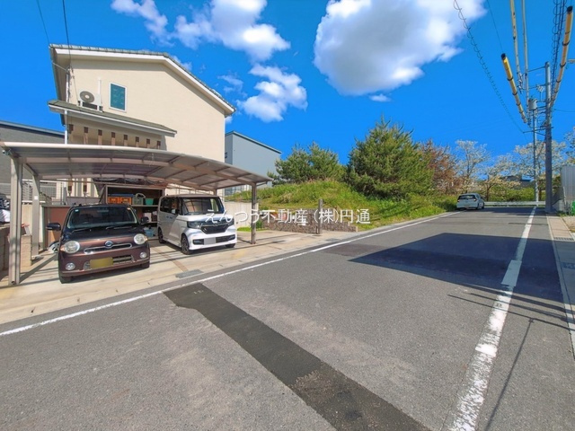 リーブルガーデン塩草が丘第2の前面道路含む現地写真