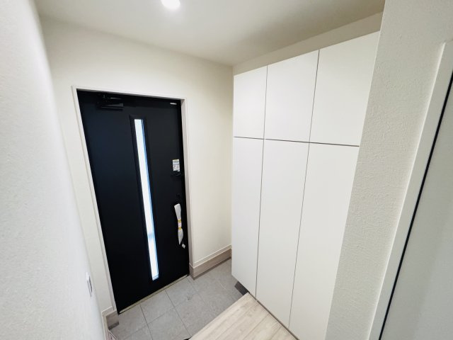流山市加４丁目新築戸建【流山北小学校:7分】の玄関|玄関ホール・容量たっぷりシューズボックス