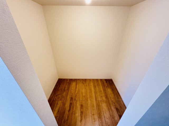 流山市加４丁目新築戸建【流山北小学校:7分】の収納|11帖寝室・ウォークインクローゼット