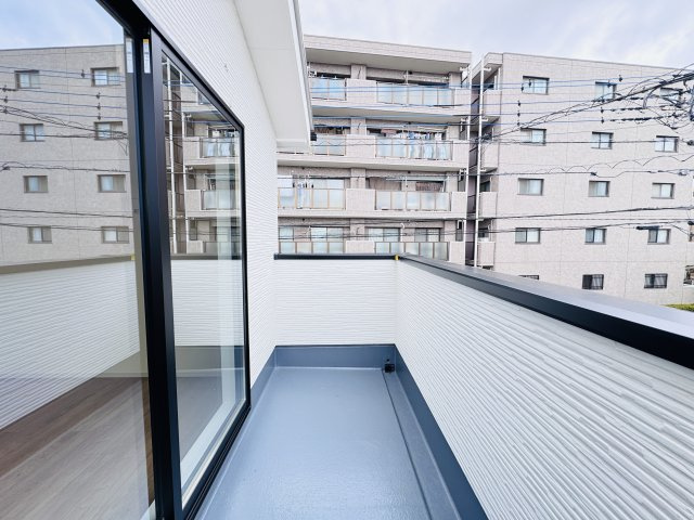 流山市加４丁目新築戸建【流山北小学校:7分】のバルコニー|南向きルーフバルコニー・日当たり良好