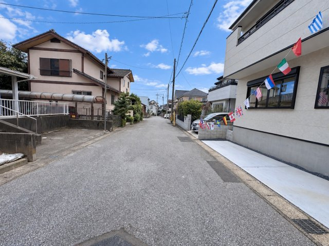 流山市加４丁目新築戸建【流山北小学校:7分】の前面道路含む現地写真|南側前面道路
