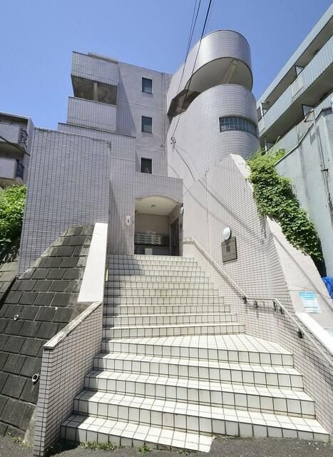 横浜市西区霞ケ丘の賃貸マンションの外観