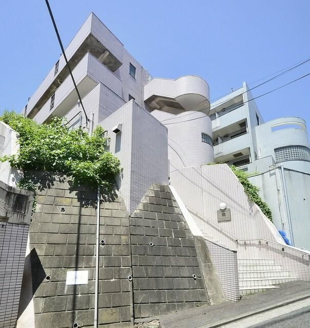 横浜市西区霞ケ丘の賃貸マンションの外観