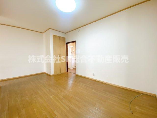 大蓮南4丁目中古テラスハウスの洋室|ゆったりした洋室です