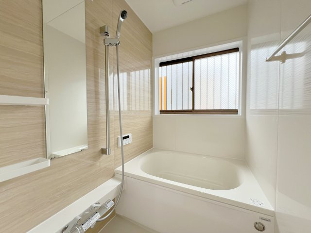 あきる野市二宮東2丁目　中古戸建の浴室|一日の疲れを癒やしてくれるバスルーム　ボタンを押すだけの操作でお湯はりも楽々