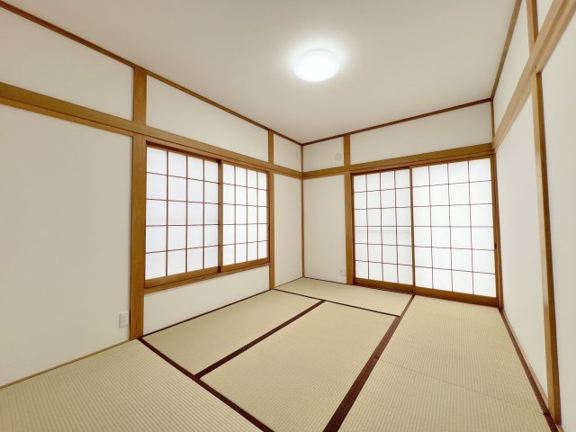 あきる野市二宮東2丁目　中古戸建の和室|和室6.0帖　和の風情を演出する内障子付