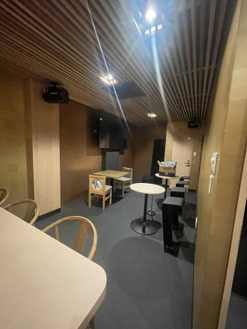 津山市小性町 ３階建 店舗の内装|3階：カウンター、スピーカー、モニター等は撤去予定です。店舗として営業不可となっていますので、休憩室・倉庫として使用していただけます。