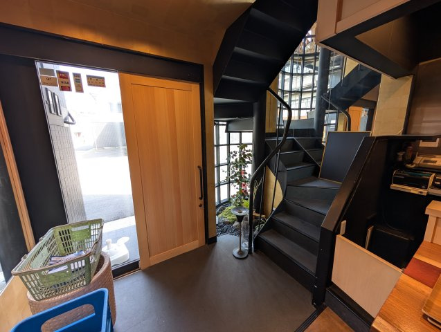 津山市小性町 ３階建 店舗のエントランス