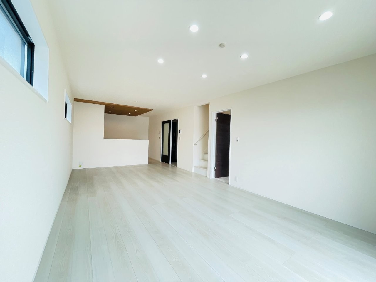 豊田第53野見山町　新築分譲住宅　全2棟　1号棟の居間・リビング|家族でくつろげる広々としたリビングダイニング。