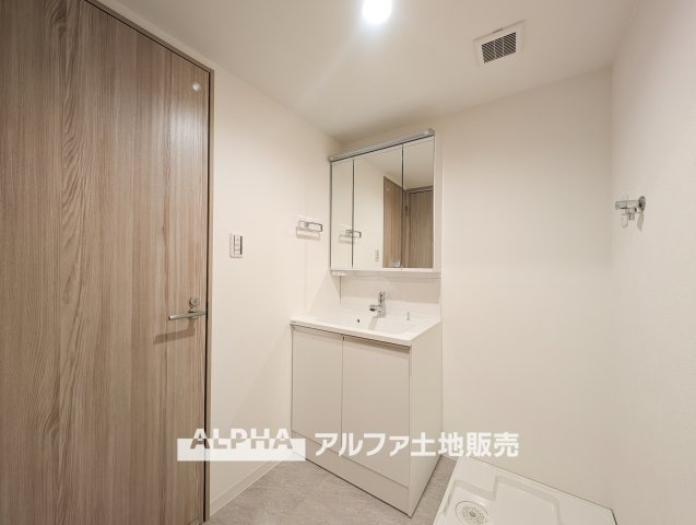 花小金井スカイハイツのランドリースペース|【Laundry space】
◆ランドリースペース◆広々した空間で雨の日でも十分に洗濯物を乾かすことが出来ます。バスルームには浴室換気乾燥機も付いているので重宝しますね。