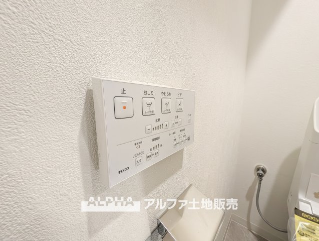 花小金井スカイハイツのトイレ|【Warm water flush toilet】
◆温水洗浄便座付きトイレ◆お掃除も楽々。快適に過ごすためには今や欠かせない設備の一つです。壁掛けリモコンで使いやすくいつでも清潔に保てます。