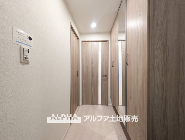 花小金井スカイハイツの玄関|【Welcome Space】
◆玄関◆帰宅時にほっとできる、穏やかな空気感の玄関。整った空間が日々の切り替えを自然にサポートし、来客時にも好印象を与えます。