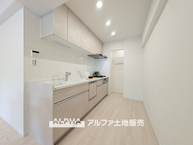 花小金井スカイハイツのキッチン|【Life without end】
◆心地よさを求めて◆終わりのない暮らしづくりはキッチンから始まる。食事は暮らしの中でとても重要。お洒落なキッチンを使用すれば空間の居心地良さが変わる。