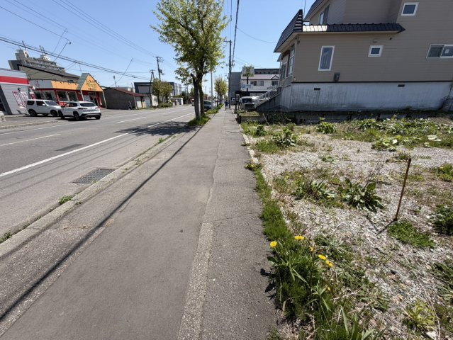 千歳市住吉3丁目の前面道路含む現地写真