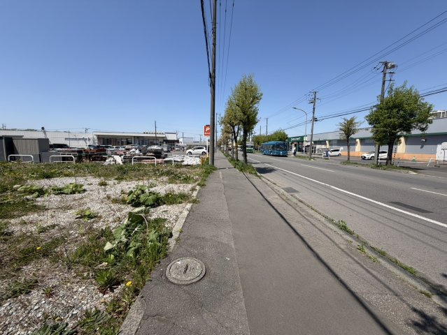 千歳市住吉3丁目の前面道路含む現地写真