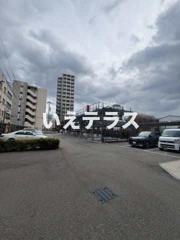 プレサンスTHE神戸の駐車場