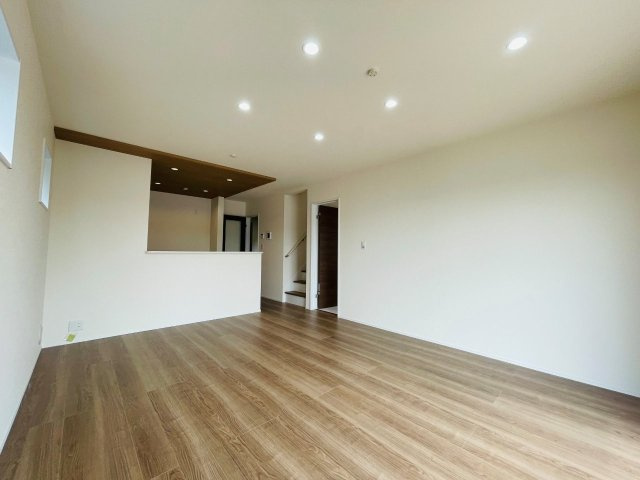 豊田第53野見山町　新築分譲住宅　全2棟　2号棟の居間・リビング|家族でくつろげる広々としたリビングダイニング。