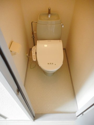 トイレは温水洗浄便座付きです♪